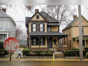 Woman charged with attempted arson of Martin Luther King Jr. birthplace in Atlanta