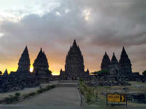 **EDS: TO GO WITH STORY** Yogyakarta: Centuries-old Prambanan temple, a large co...