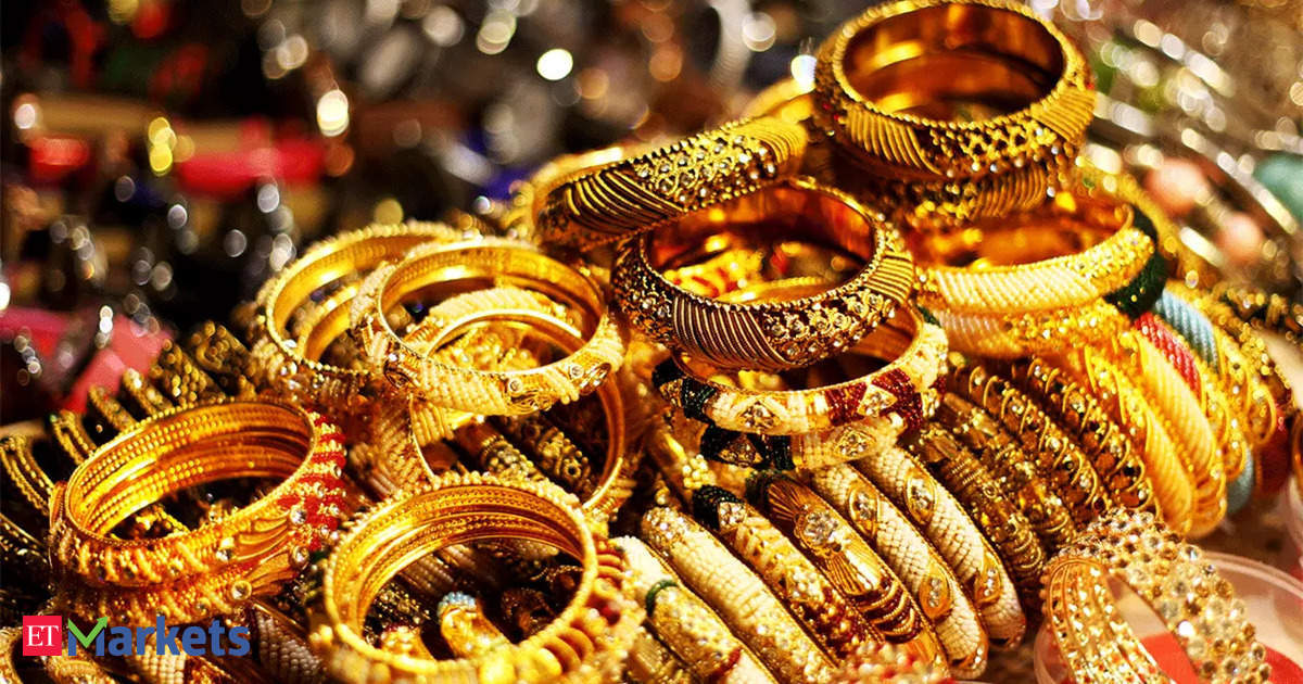 Gold Rate Today: Gold drops Rs 900, silver declines by Rs 5000 in December. What should you do?