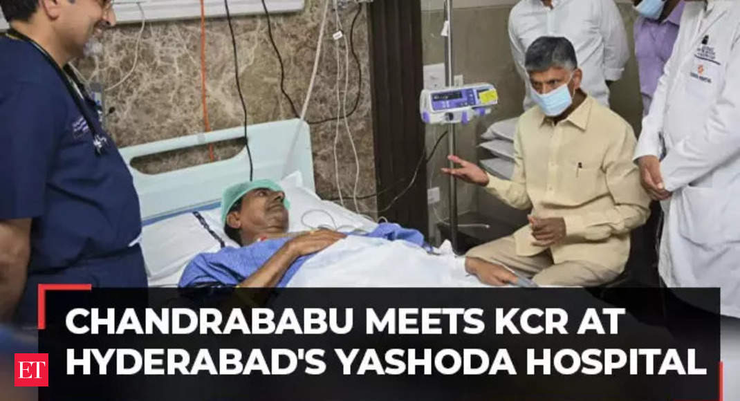 TDP chief Chandrababu Naidu meets former Telangana CM KCR at hospital ...