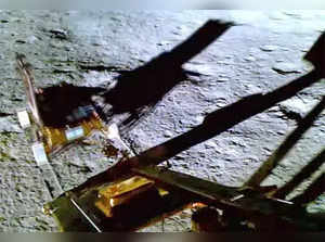A Michael Jackson 'act' & ramp walk - India’s rover rocks on the moon (Ld)