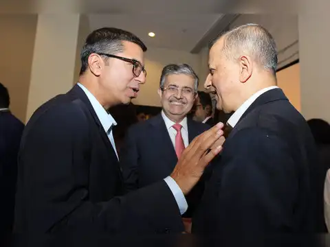  Guests share a light moment