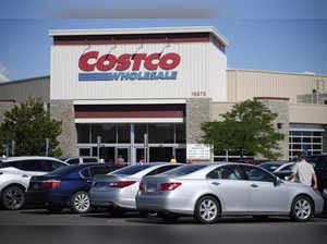 Costco's CEO will step down in January and hand the reins to the retailer's current president