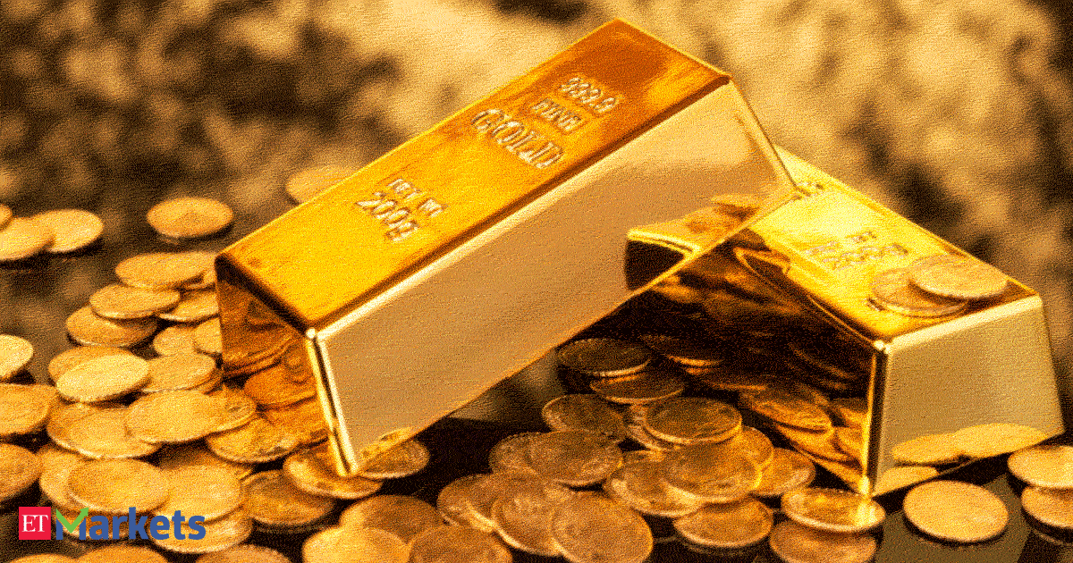 Gold heads for weekly gain as Fed strikes dovish stance