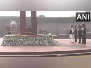 Defence minister, top military brass pay tribute to fallen soldiers on 'Vijay Diwas'