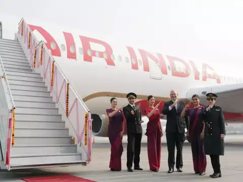 Seniors welcome plane