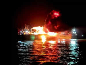 Tamil Nadu: Fishing boat anchored at Rameswaram's Pamban catches fire
