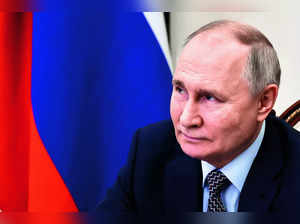 Putin Clears Rosbank's Purchase of Societe Generale's Russian Assets