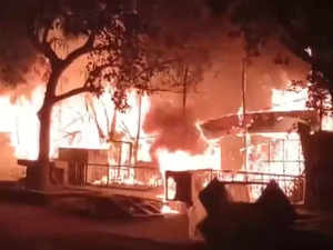 Massive fire incident reported from Lucknow market