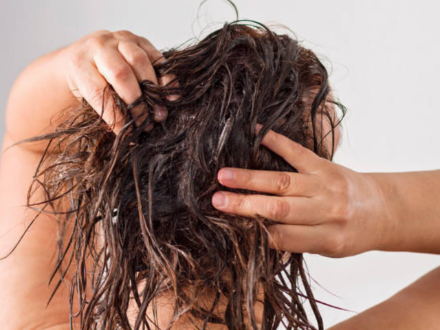 ​​Reduce the frequency of hair washing​
