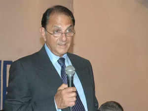 nusli-wadia-not-to-back-down-in-fight-against-tatas.