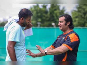 Lucknow: Indian tennis player Rohan Bopanna with Indian Davis Cup team captain R...