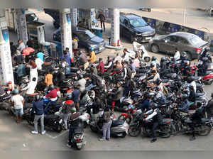 Nagpur: People wait in a long queue to get fuel amid 'rasta roko' protests by tr...