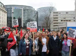 Junior doctors in Britain begin 3-day strike over pay