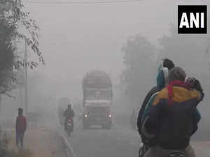 Delhi-NCR shivers in biting cold as temperature dips further, AQI remains 'very poor'