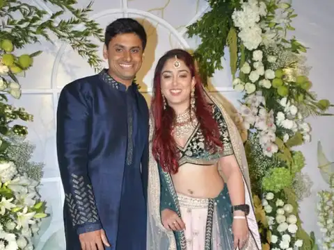 Mr & Mrs Shikhare's Paparazzi Moment