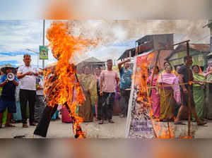 Arson, gunbattles in Manipur town on Myanmar border