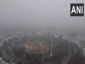 North India shivers as mercury dips, fog reduces visibility in Delhi