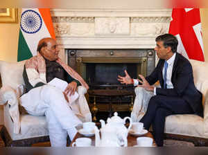 **EDS: IMAGE VIA DEFENCE (PRO)** London: Defence Minister Rajnath Singh with UK ...