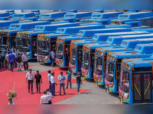 Delhi govt inks pact with Switch Mobility for 950 low-floor e-buses