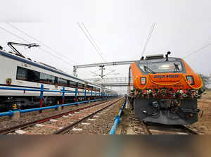 Ayodhya, Dec 30 (ANI): The newly inaugurated Amrit Bharat and Vande Bharat train...