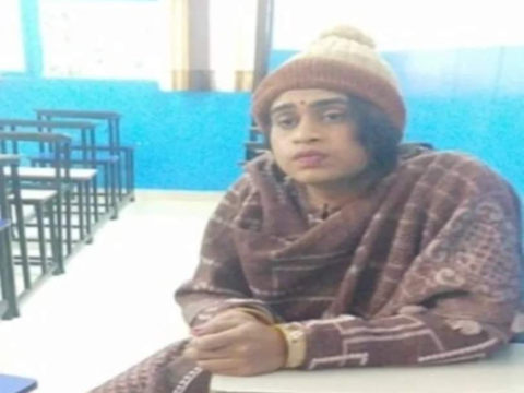Lipstick, bindi: Man wears women's clothes to give exam on girlfriend's  behalf - Love is blind