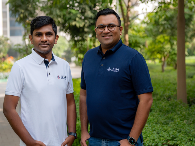 (L-R) Jeh Aerospace cofounders Venkatesh Mudragalla and Vishal Sanghavi