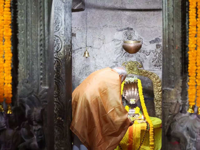 PM prays at Veerabhadra Temple
