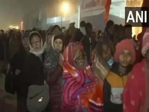 Huge crowd to offer prayers