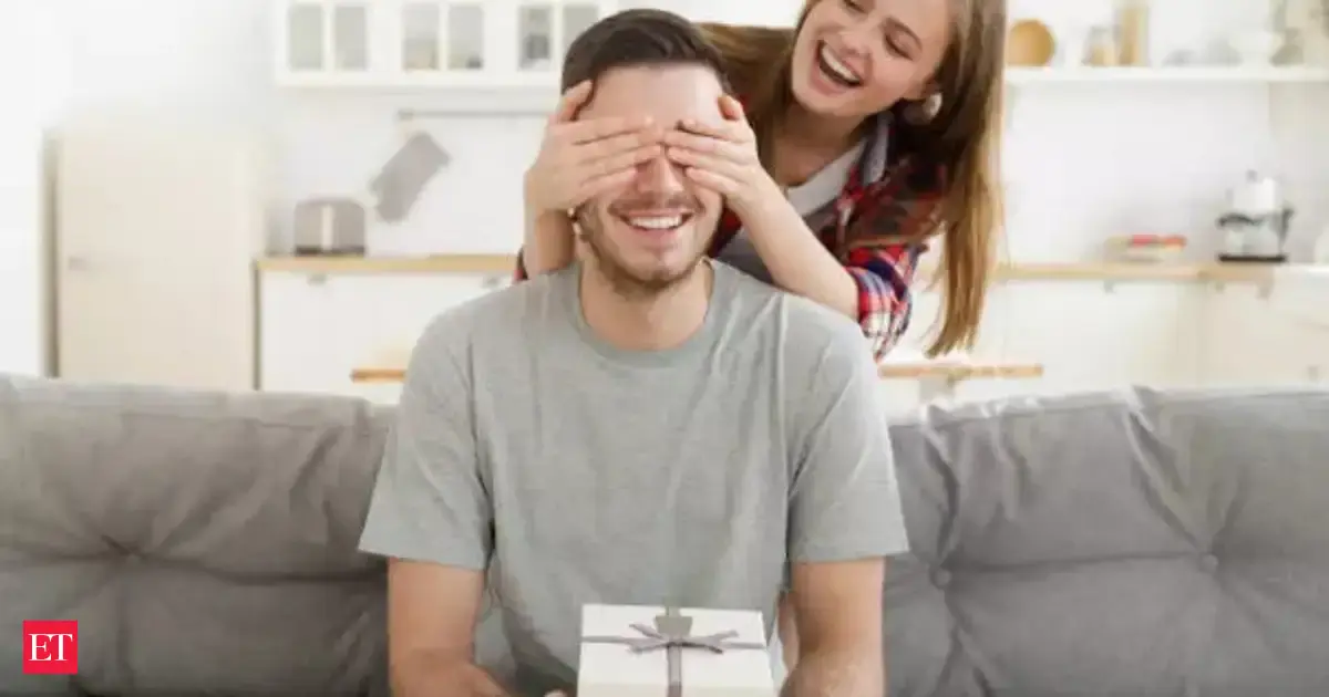 Luxury Gifts for boyfriend: Pamper Him with 10 Exquisite Luxury Gifts for Boyfriend for Valentine's Day 2024 - Vimarsana News