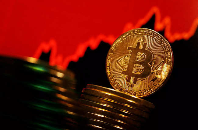 Bruised by stock market, Chinese rush into banned bitcoin