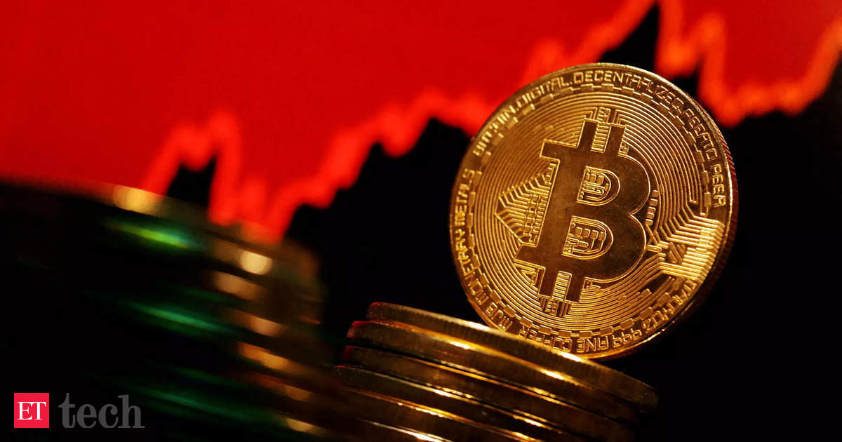 Bruised by stock market, Chinese rush into banned bitcoin