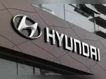 Hyundai Motor's Q4 net profit rises 31%, misses forecasts