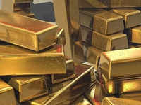 Gold on track for worst week since Feb on hawkish Fed