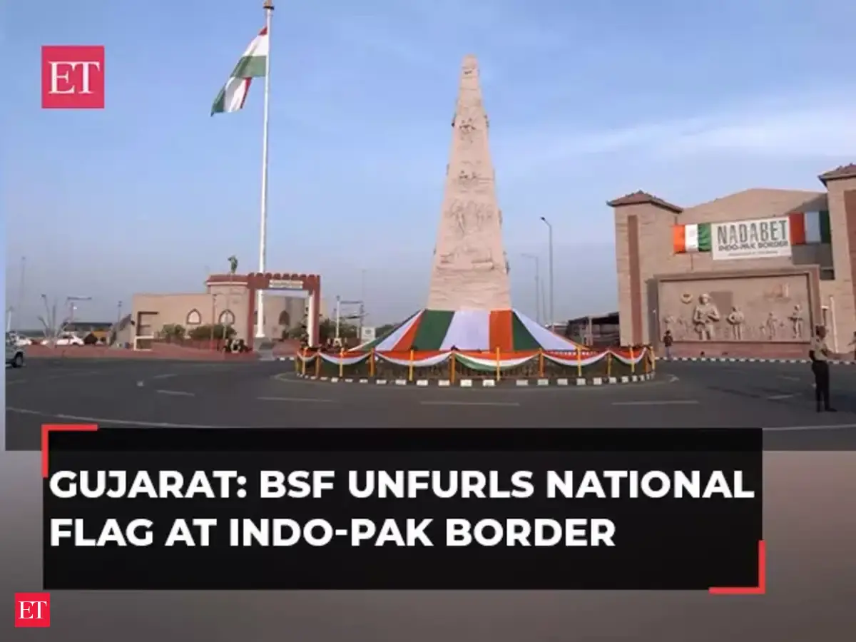Indo-Pak Border: BSF Gujarat IG Abhishek Pathak unfurls National Flag ...