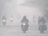 Dense fog grips Delhi, people suffer from health issues