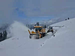 Bandipora, Dec 02 (ANI): Border Road Organisation (BRO) starts snow clearance wo...