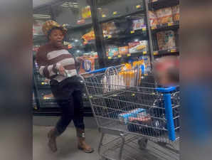 Mississippi mother arrested after child seen wearing diaper at Walmart amid winter