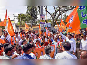 **EDS: BEST QUALITY AVAILABLE** Chikkamagaluru: BJP workers stage a protest afte...