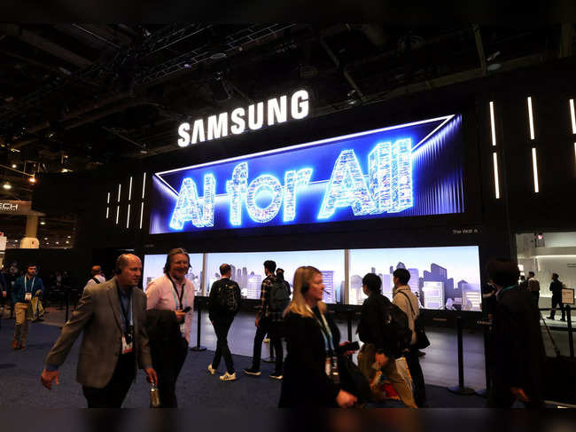 FILE PHOTO: Samsung sees tech devices demand recovering in 2024 after Q4 profit drop