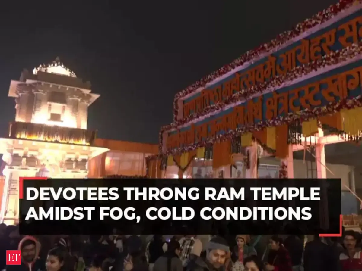 Ayodhya: Devotees throng Ram Janmabhoomi Temple amidst fog, cold ...
