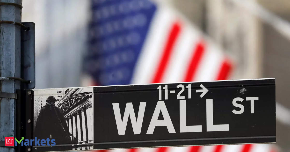 Wall Street ends higher; earnings, jobs report in focus