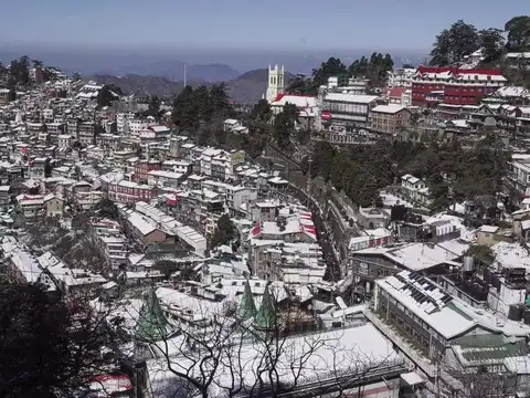 Tourist destinations receiving snow