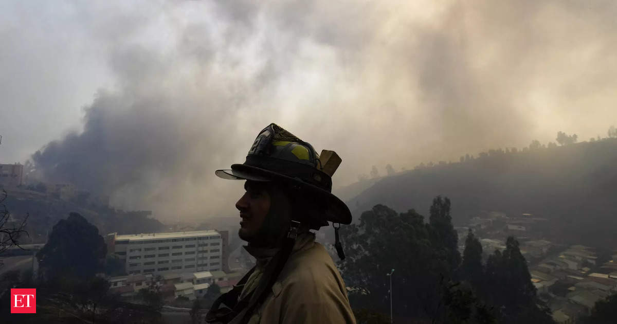 Forest fires kill at least 64 in Chile thumbnail