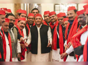Lucknow: Leader of the Opposition in UP Assembly Akhilesh Yadav with party MLAs ...