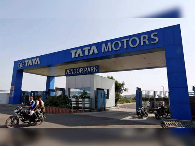 Tata Motors | New 52-week high: Rs 950