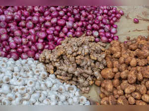 Onion & Potato prices crash, but garlic is at Rs 500/kg