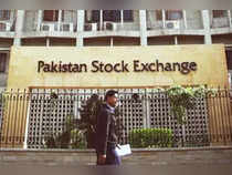 Pakistan Stock Exchange plunges 1,700 points amid election result uncertainty