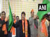 Delhi: BJP MP Manoj Tiwari flags off special train from Shahdara to Ayodhya Dham