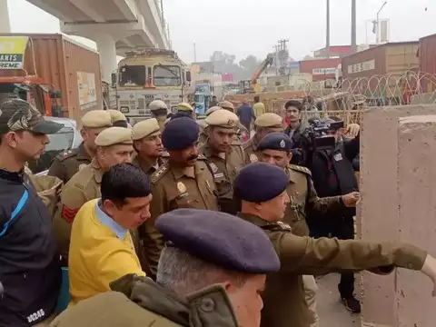 Cops block roads